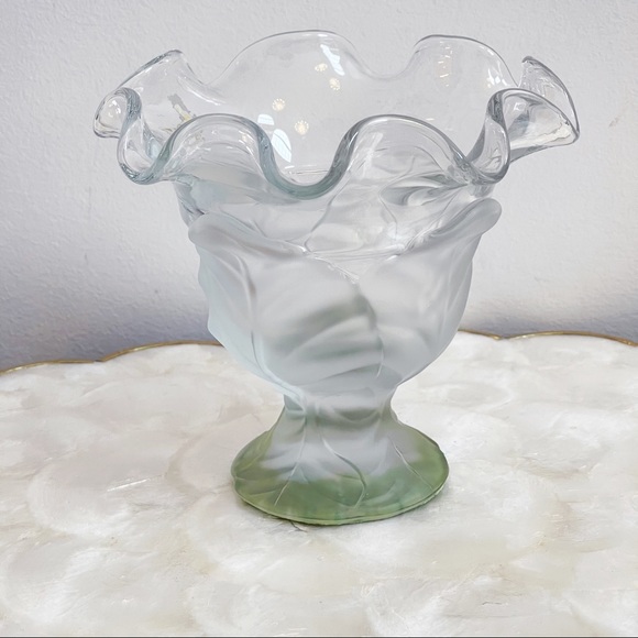 Viking Ruffle Edge Frosted Cabbage Leaf Dish Vtg - Picture 2 of 12